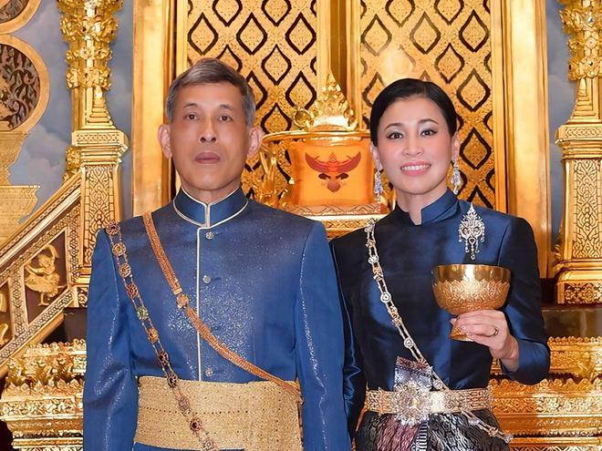 王不认滞留在瑞士无名无分沦为私生子冰球突破技巧苏提达儿子处境尴尬泰(图6)
