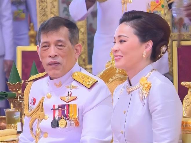 王不认滞留在瑞士无名无分沦为私生子冰球突破技巧苏提达儿子处境尴尬泰(图12)