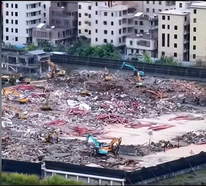 夜被拆真实原因曝光都是因为父亲惹的祸冰球突破平台汕头市三兄弟10亿豪宅一(图3)