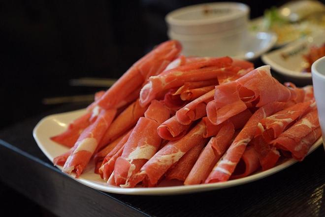 肉:麻酱蘸料才是灵魂所在冰球突破网站老北京铜锅涮(图2) 肉:麻酱蘸料才是灵魂所在冰球突破网站老北京铜锅涮(图2)